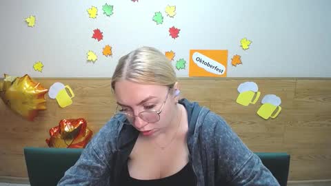 Snapshot of beatriceflyy chatting on September 19, 2:21 pm BeatriceFlyy online show from September 19, 2:21 pm