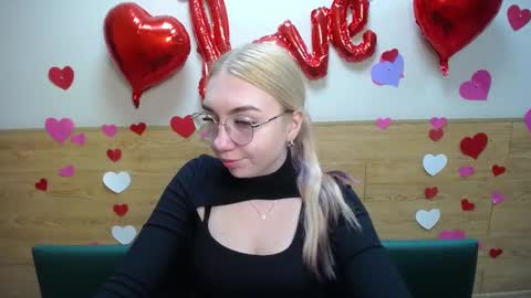 Snapshot of beatriceflyy chatting on March 9, 12:09 pm BeatriceFlyy online show from March 9, 12:09 pm