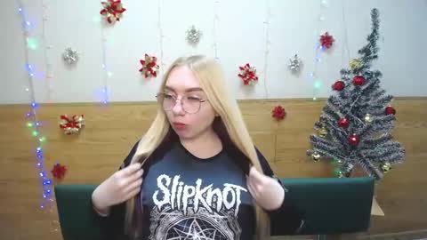 Snapshot of beatriceflyy chatting on January 19, 1:12 pm BeatriceFlyy online show from January 19, 1:12 pm