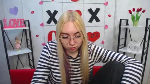 Snapshot of beatriceflyy chatting on March 5, 9:27 am BeatriceFlyy online show from March 5, 9:27 am