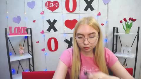 Snapshot of beatriceflyy chatting on February 19, 12:22 pm BeatriceFlyy online show from February 19, 12:22 pm