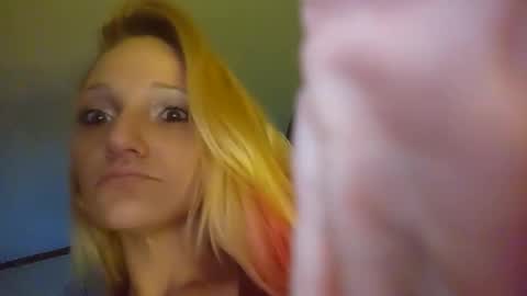 Julie Nicole online show from January 18, 6:03 am