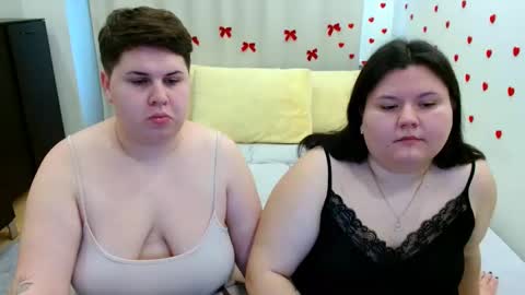 Snapshot of beckyandellen chatting on October 25, 11:42 am BeckyAndEllen online show from October 25, 11:42 am