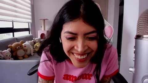 Snapshot of bedroomeyess chatting on March 7, 9:06 pm Amber UwU IM MOVING AND IS CRAZY ILL BE BACK VERY SOON 3 MISS YA ALREADY online show from March 7, 9:06 pm