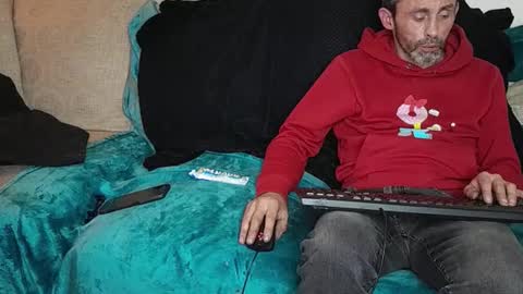 begbestuk online show from April 12, 12:25 am