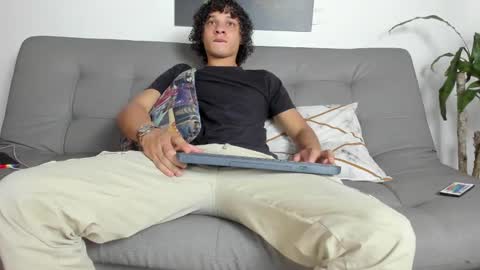 independent model online show from March 9, 7:37 pm