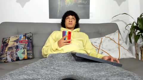 independent model online show from March 4, 10:46 am