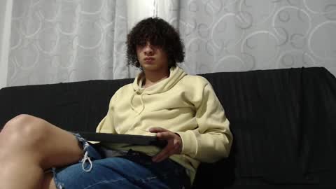 independent model online show from January 18, 1:19 am