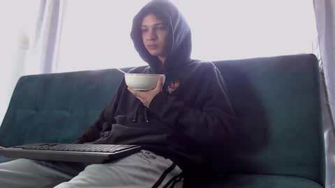 independent model online show from January 21, 6:34 pm