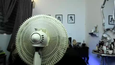 isabella online show from October 12, 8:10 pm