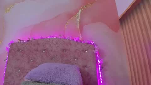 Melanie  online show from December 20, 10:55 am