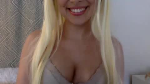 Snapshot of bella_bubble chatting on September 29, 8:41 pm bella_bubble online show from September 29, 8:41 pm