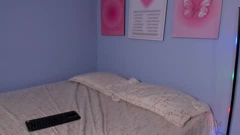  Bella  online show from December 3, 7:47 pm