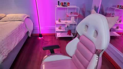  Bella  online show from March 18, 3:45 am