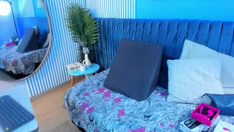 Snapshot of bella_riviera chatting on October 21, 7:17 pm Bella Riviera online show from October 21, 7:17 pm