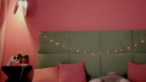 Bella NEW ROOM online show from May 18, 1:37 am