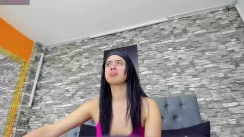 bella_stowgn online show from April 22, 1:18 pm