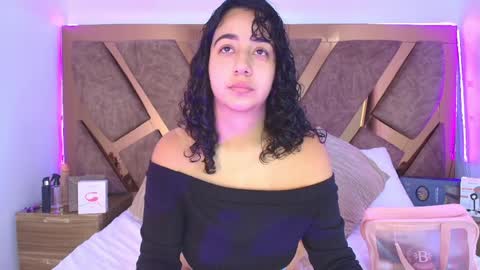 Bella Swwan  online show from April 11, 2:43 pm