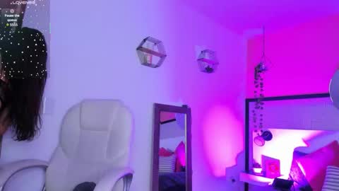 BELLA online show from March 24, 11:11 pm