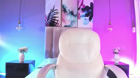 Bella Clair online show from October 16, 3:00 pm