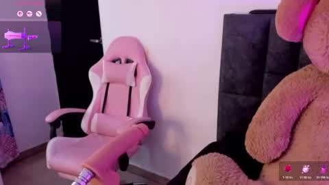 bella cruz online show from April 14, 7:39 pm