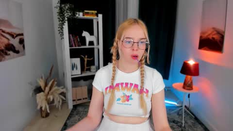 Bella online show from September 10, 9:49 pm