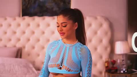 Bella online show from April 17, 9:50 pm