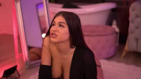 Bella online show from November 2, 7:25 pm