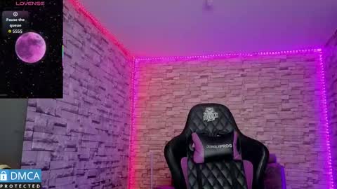   online show from October 2, 6:39 pm