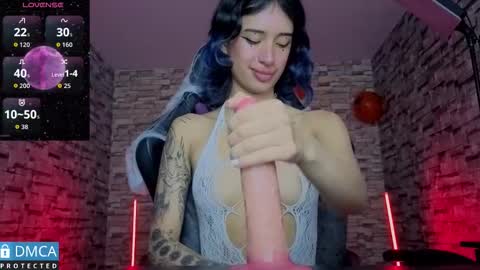   online show from October 25, 5:02 pm