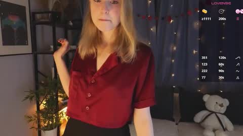 Lana but not DelRay online show from February 14, 11:13 am