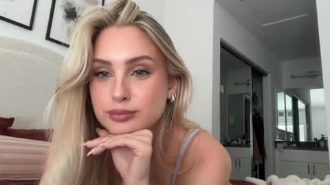 Isabella Ryder online show from May 15, 11:01 pm
