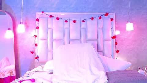 BellaSanderrs online show from March 17, 12:10 pm