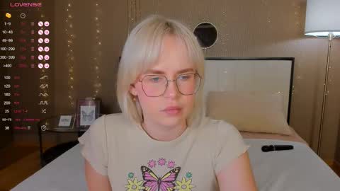 Bella online show from October 28, 1:50 am