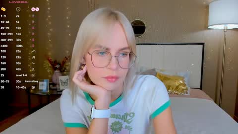 Bella online show from March 28, 1:18 am