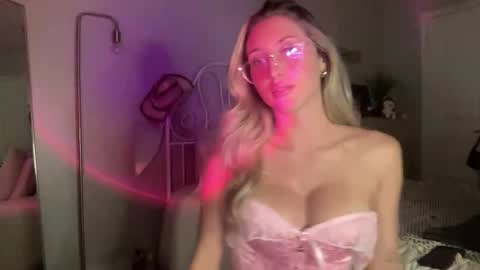 Snapshot of bellaxxboo chatting on October 24, 2:56 am Bella Rose online show from October 24, 2:56 am