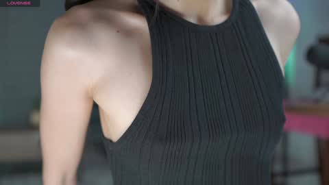 Snapshot of belle_adrienne chatting on December 8, 11:57 am Belle Adrienne  IG  online show from December 8, 11:57 am