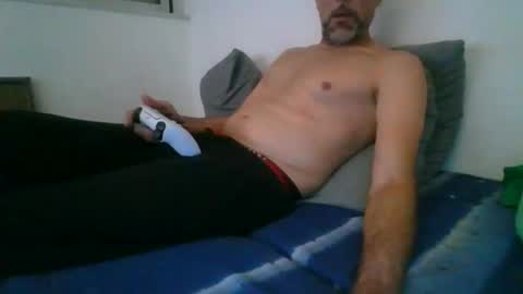 Snapshot of benbare13 chatting on December 2, 7:44 pm benbare13 online show from December 2, 7:44 pm