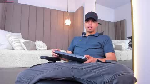 BENJAMIN online show from May 26, 2:39 am