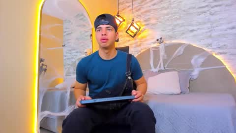 BENJAMIN online show from October 25, 12:04 pm