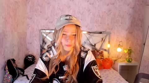 Snapshot of benny_wilson chatting on October 6, 3:57 am benny_wilson online show from October 6, 3:57 am