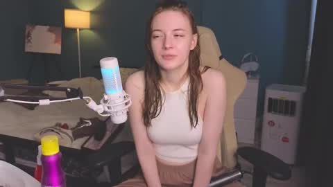 Snapshot of benty_bunny chatting on September 18, 10:30 am Alice online show from September 18, 10:30 am