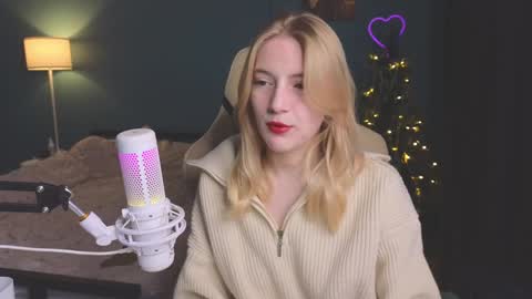 Snapshot of benty_bunny chatting on December 26, 9:47 pm Alice online show from December 26, 9:47 pm