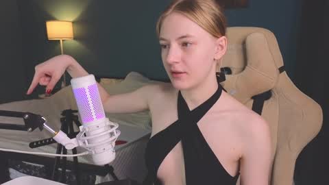 Snapshot of benty_bunny chatting on February 6, 11:20 am Alice online show from February 6, 11:20 am