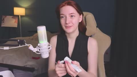 Snapshot of benty_bunny chatting on October 24, 10:27 am Alice online show from October 24, 10:27 am