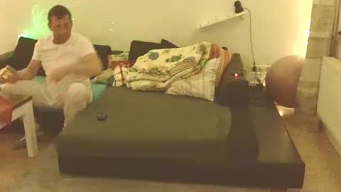 Benutzmich0800 online show from December 25, 10:16 pm