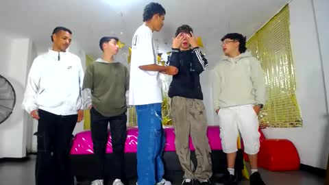 benz boys online show from March 3, 12:39 pm