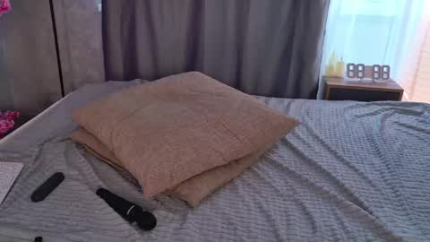 berrybitte online show from April 13, 7:56 am