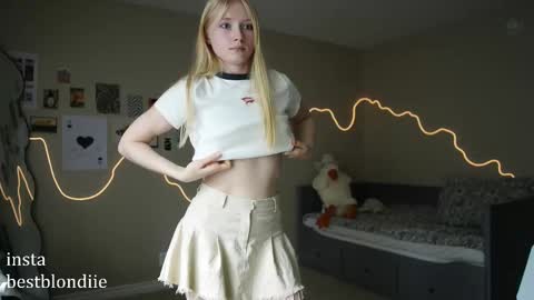 Snapshot of bestblondiiecb chatting on February 28, 8:50 pm Chloe Next stream on Friday online show from February 28, 8:50 pm