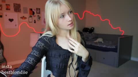 Snapshot of bestblondiiecb chatting on January 25, 5:08 pm Chloe Next stream on Friday online show from January 25, 5:08 pm